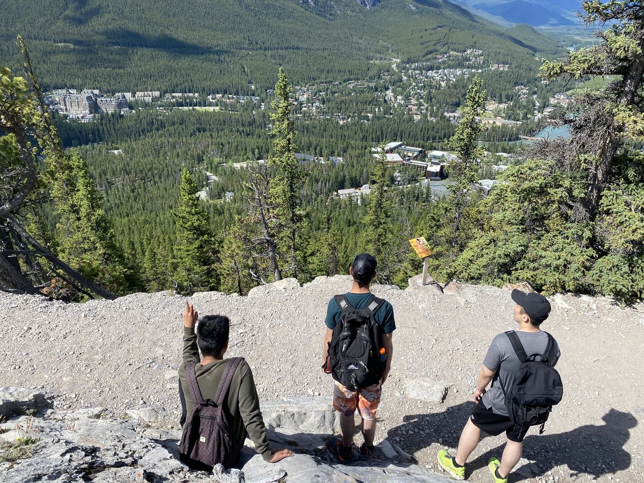 Group photo on Tunnel Mountain